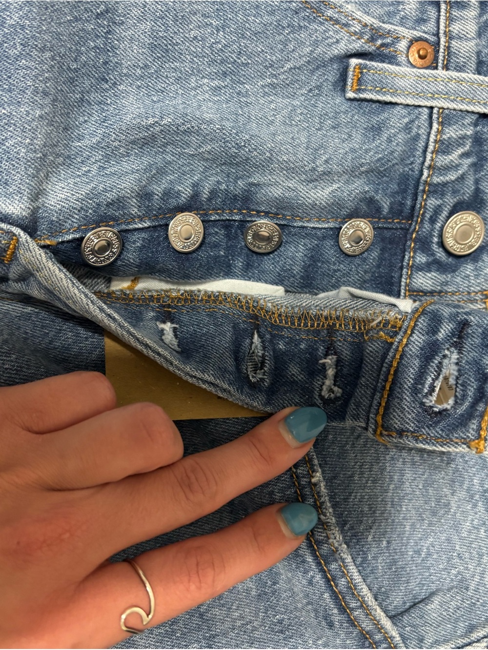 Levi's Light Blue Denim Jeans with Contrast Stitching - Picture 3 of 3